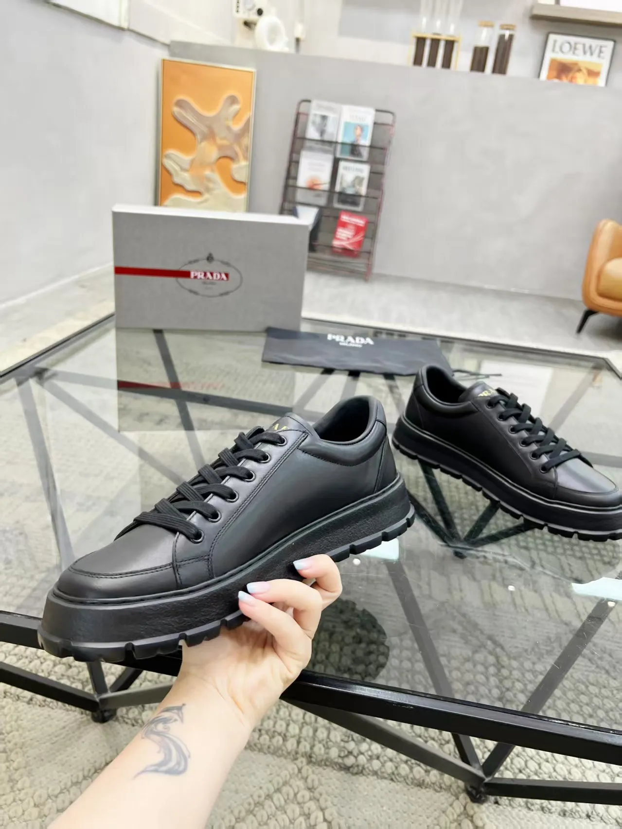 Men's Men's Shoes 💰440 [New Style] 🎍🎍Prada Prada's new men's leather sneakers, the highest version on the market, any comparison is welcome🆚! The original leather has excellent texture and is super high-end! Fetal sheep net lining imported from Italy, removable pad! Luxurious materials and fine workmanship, highly recommended! Code: 38-44 (45 can be customized